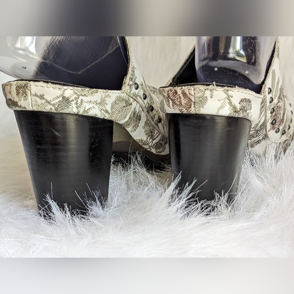 Dr. Martens Una Mules - Picture 11 of 16